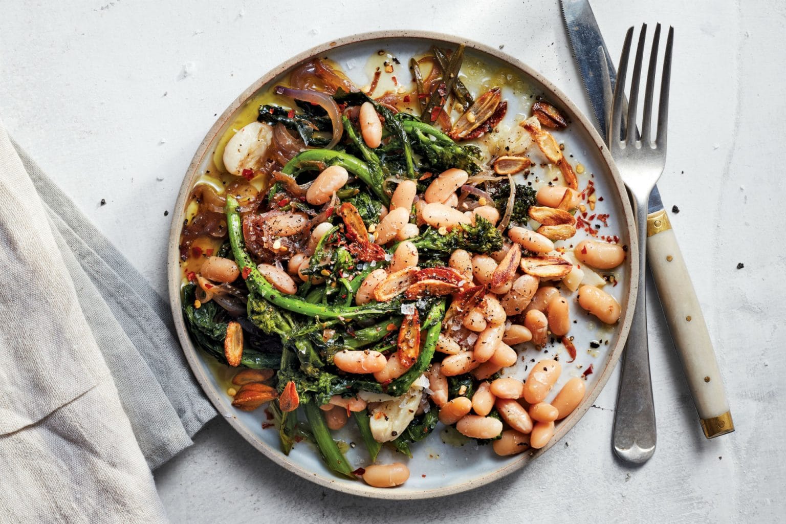 Beans with broccoli and garlic