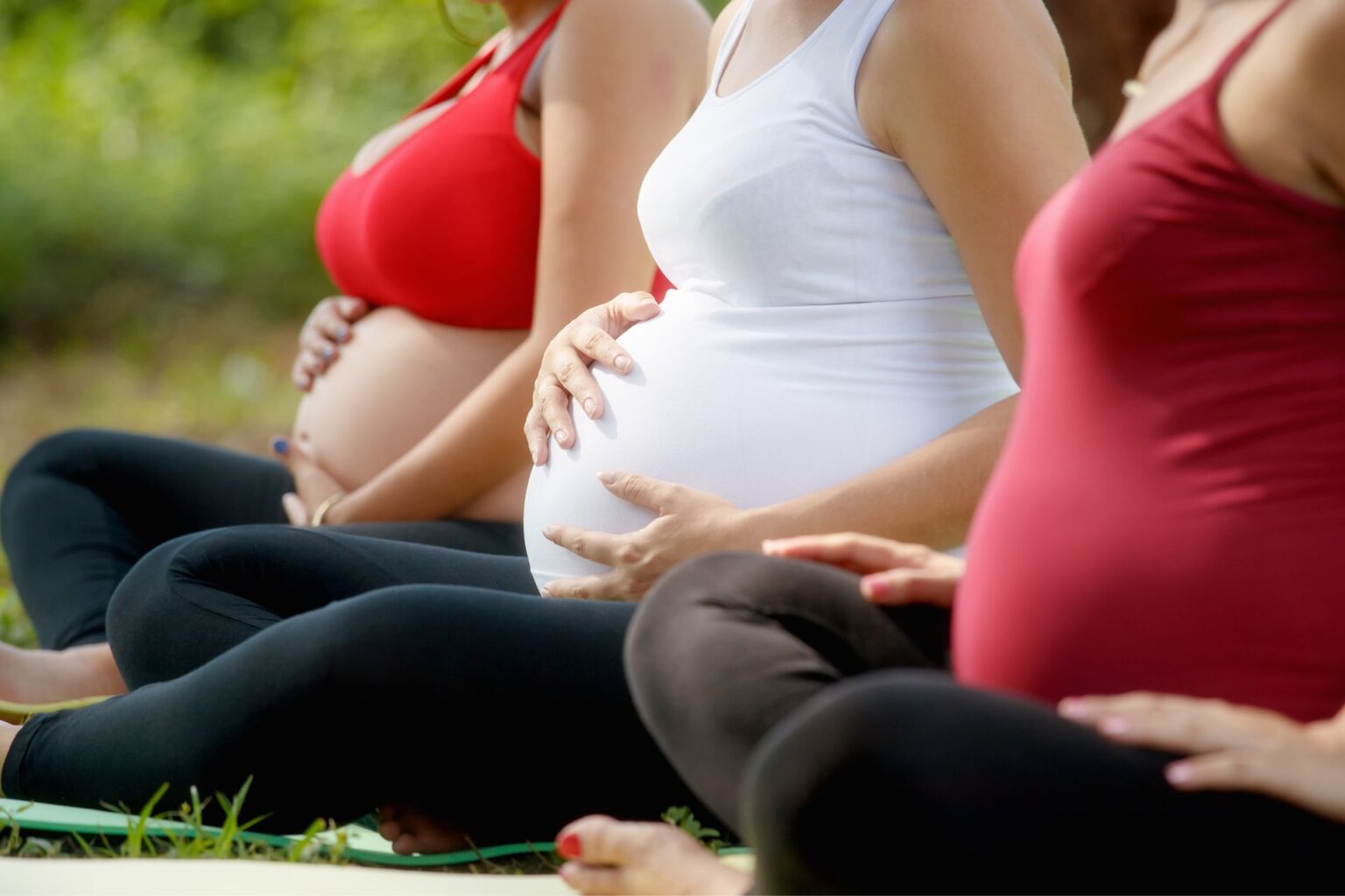 Women in a circle attending prenatal classes