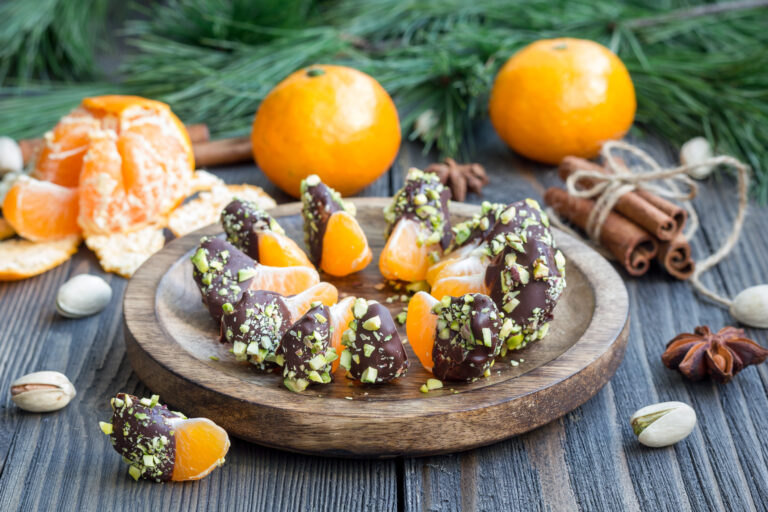 Chocolate-dipped clementines with pistachio crumble