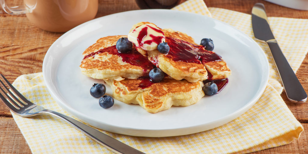 weekly meal plan - lemon-ricotta hotcakes with blueberry syrup
